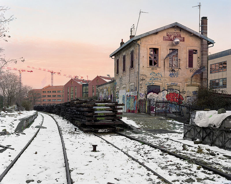 Illustration for article titled The Overgrown, Disused Railway That Still Runs Around Paris